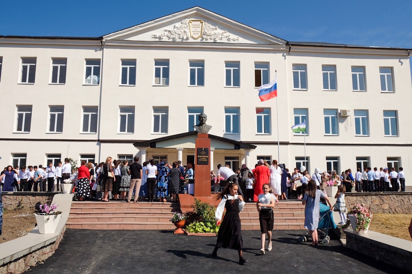 В День знаний после капитального ремонта открылась первая школа с.п.Лечинкай 