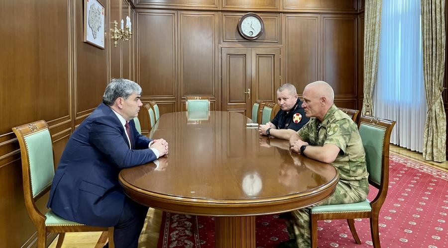 Казбек Коков провел рабочую встречу с вновь назначенным командующим Северо-Кавказским округом войск национальной гвардии РФ Сергеем Захаровым