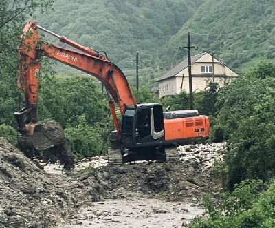 Администрация Кашхатау приняла меры по предотвращению подтоплений.  Из-за обильных осадков в поселении Кашхатау возникла необходимость дополнительной расчистки водоотводных каналов.     Особенности рельефа территории приводят к возникновению обильных пото