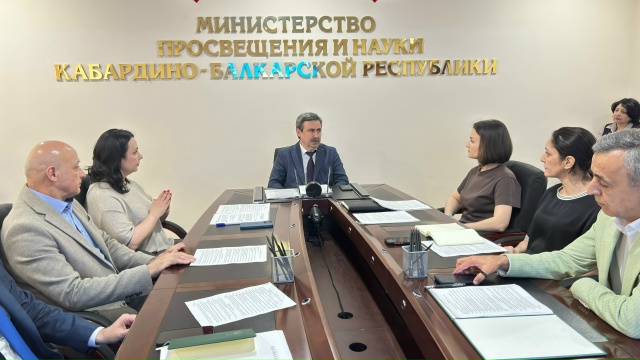 В Минпросвещения КБР обсудили вопросы развития школьных театров 