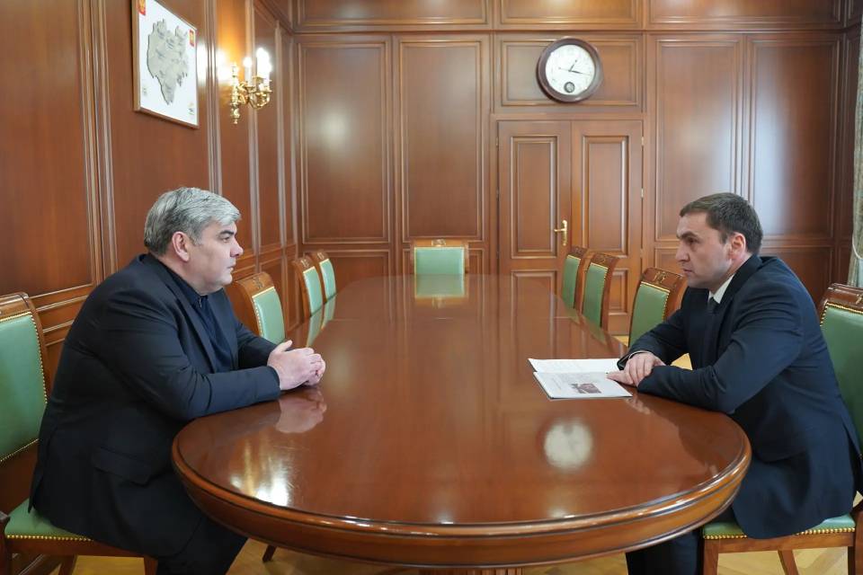 Глава Кабардино-Балкарии Казбек Коков провёл рабочую встречу с директором филиала ВГТРК ГТРК «Кабардино-Балкария» Бесланом Суйдимовым