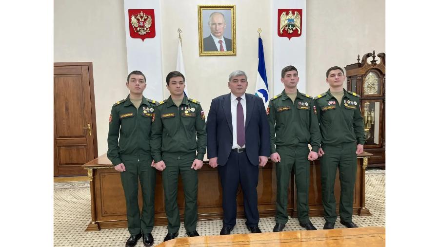 Глава КБР Казбек Коков встретился с будущими защитниками Отечества
