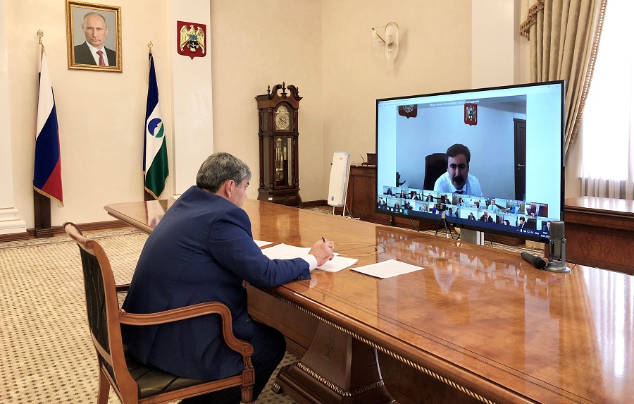 К.В.Коков провел совещание по вопросам подготовки образовательных учреждений республики к новому учебному году