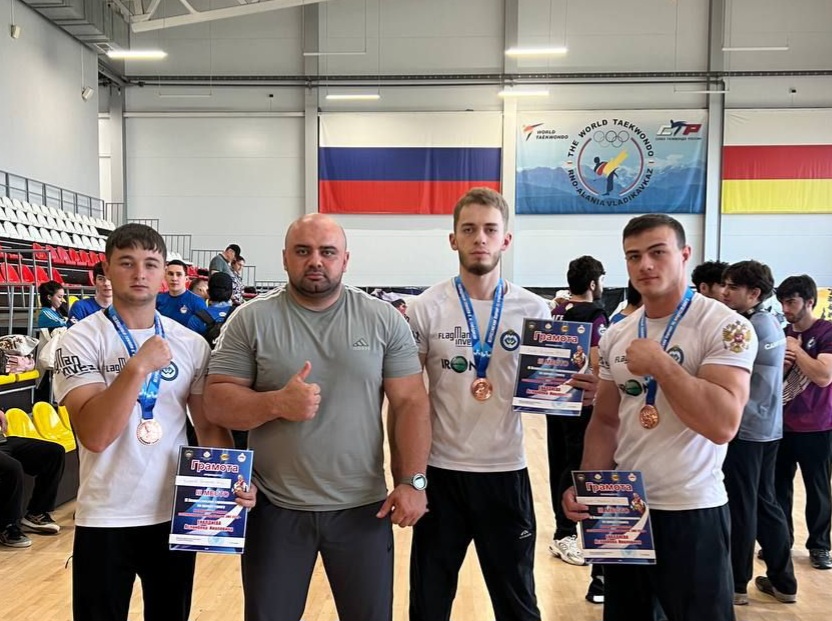 Команда из Заюково успешно выступила на Всероссийском турнире по армрестлингу