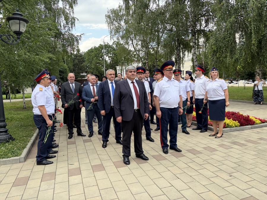 Казбек Коков принял участие в открытии памятника сотрудникам Следственного комитета России, погибшим при исполнении служебного долга
