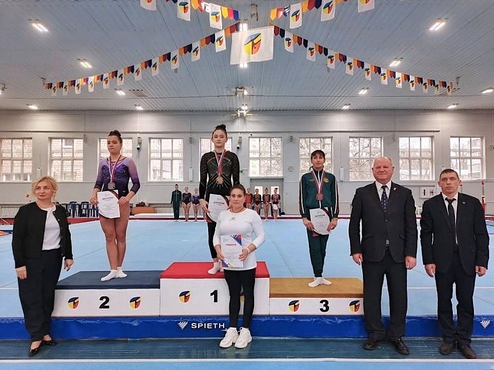 Ранета Карацукова - победительница чемпионата СКФО и ЮФО среди женщин по спортивной гимнастике 