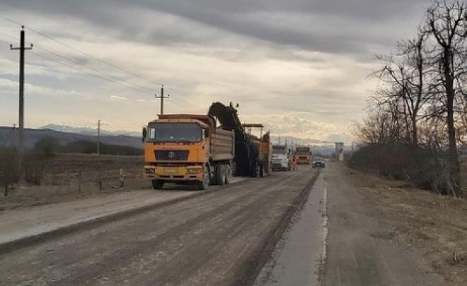 В Зольском районе КБР начался ремонт дороги в селениях Камлюково и Приречное