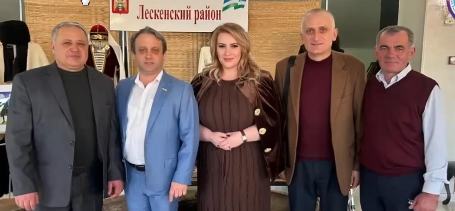 Делегация Лескенского района приняла участие в торжественном открытии Года единства народов России, которое состоялось на сцене Государственного музыкального театра Кабардино‑Балкарской Республики. 