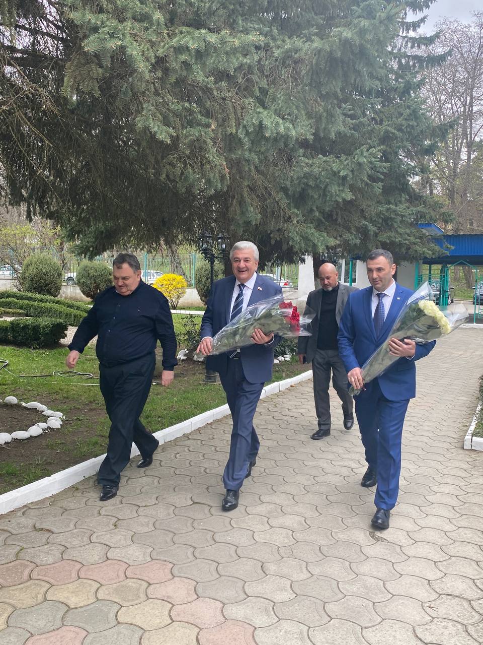 Депутат Государственной Думы Заур Геккиев посетил ГКУ "БРДСРЦ Радуга"
