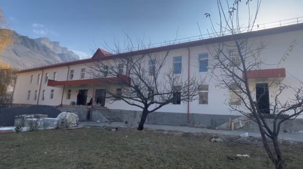 В Верхней Балкарии ремонтируют участковую больницу