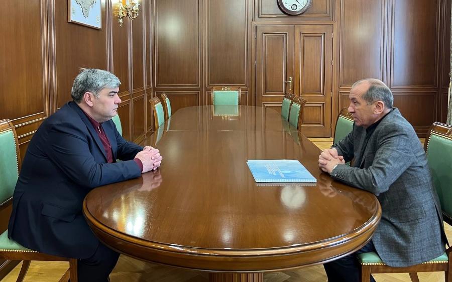 Казбек Коков провел рабочую встречу с главой администрации Эльбрусского района Курманом Соттаевым