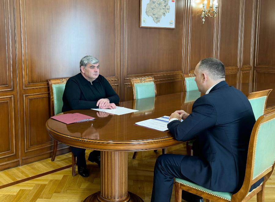 Казбек Коков провел рабочую встречу с руководителем Управления Федеральной службы государственной регистрации, кадастра и картографии по КБР Бесланом Соблировым