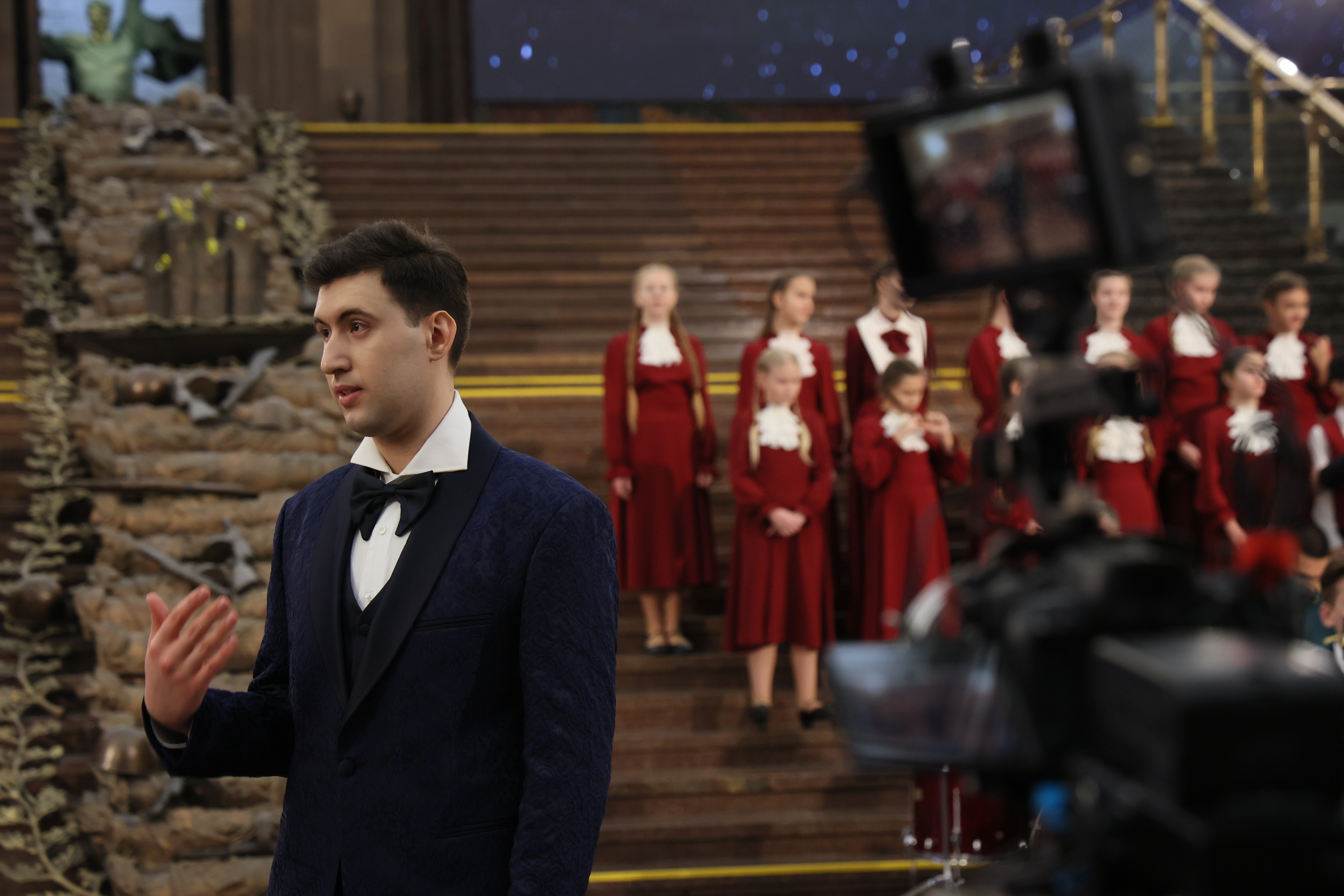 8 декабря. Премьера памятного видеоклипа на песню "Нежность" состоя-лась в преддверии Дня Героев Отечества. Масштабный музыкальный про-ект реализован Международной патриотической акцией "Улицы в лицах"