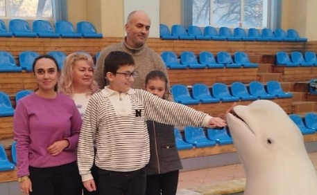 Особенным детям подарили экскурсию в дельфинарий Кисловодска