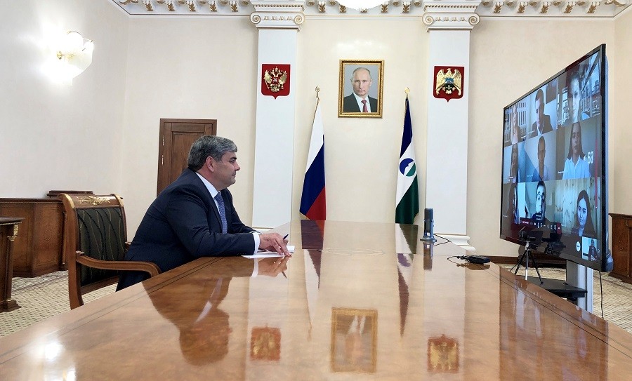 Казбек Коков провел онлайн-встречу с участниками молодежного форума «Машук»