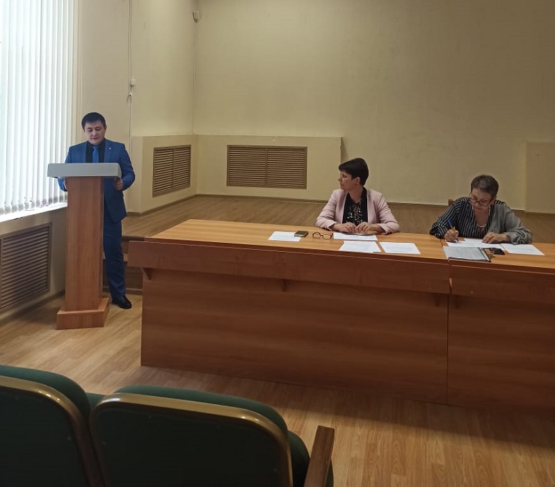 В Майском районе состоялось очередное заседание комиссии по делам несовершеннолетних и защите их прав
