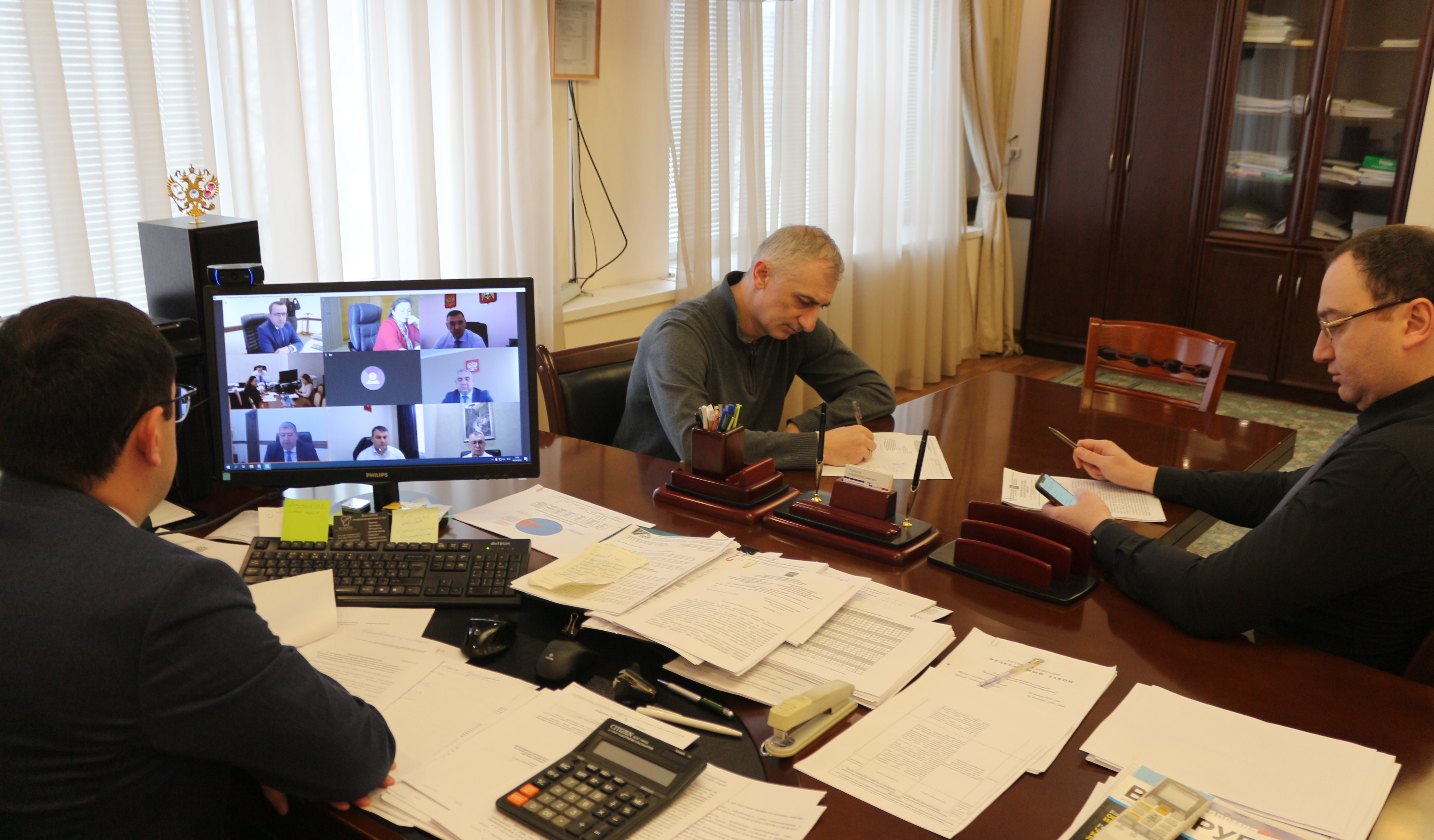 И.о. председателя Государственного комитета КБР по тарифам и жилищному надзору Алим Макуашев и заместитель председателя Алим Гукепшев приняли участие в заседании рабочей группы в формате ВКС.