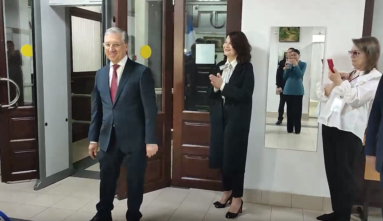 Председатель Правительства КБР Алий Мусуков проголосовал в колледже культуры и искусств Нальчика