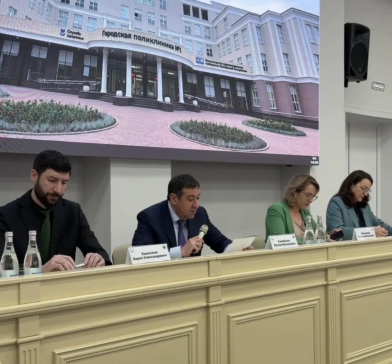 Министр здравоохранения КБР Рустам Калибатов провел совещание с руководителями подведомственных организаций, на котором были рассмотрены ключевые вопросы реализации региональных проектов в сфере охраны здоровья.