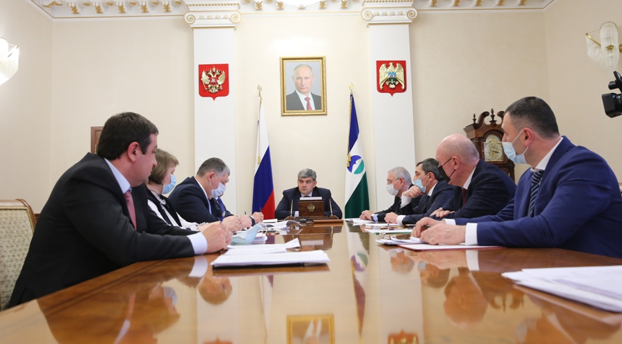 Казбек Коков провел совещание по вопросам социального обеспечения граждан