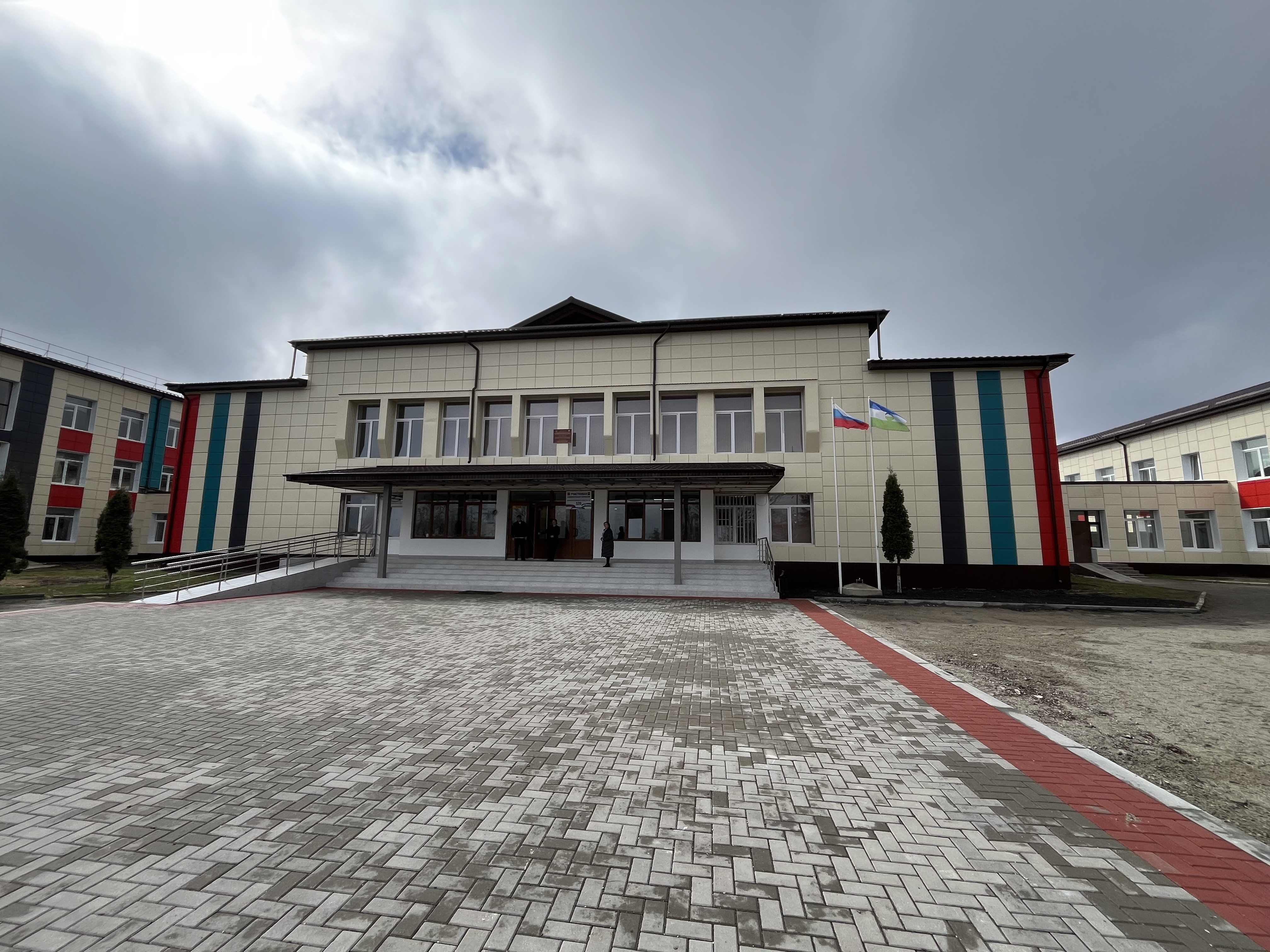Казбек Коков осмотрел отремонтированную школу Аушигера
