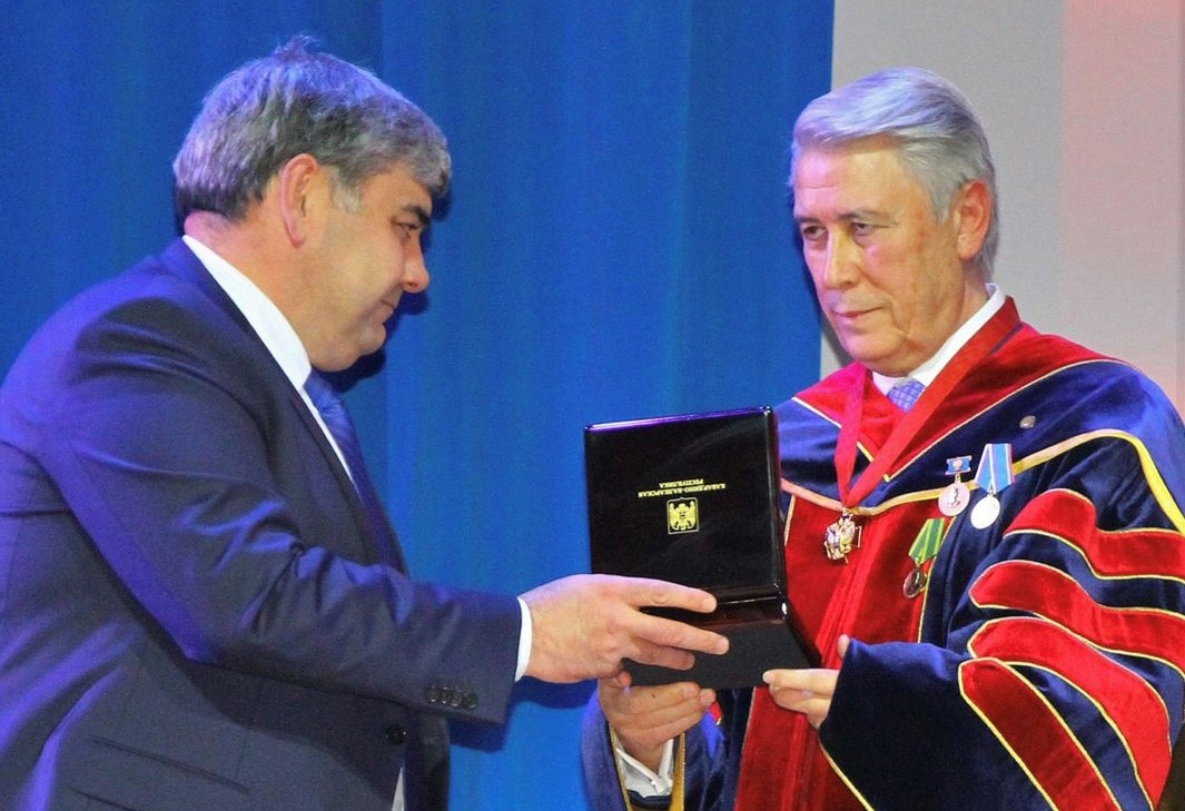 Казбек Коков поздравил Михаила Эскиндарова с 70-летием