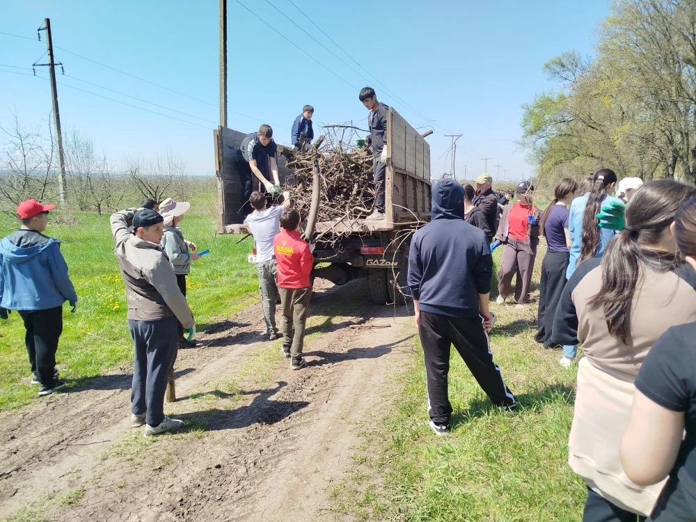 В Лескенском районе прошел масштабный общерайонный субботник 