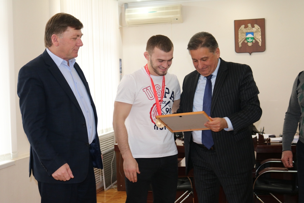 Бронзовый призер чемпионата России и его тренер поощрены