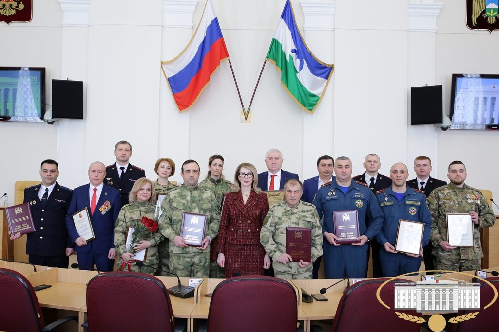 С благодарностью за мужество и самоотверженность