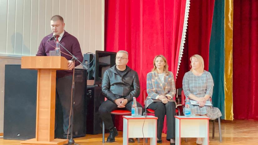 В Доме культуры городского поселения Залукокоаже состоялся круглый стол для старшеклассников под названием «Мы против терроризма и экстремизма»