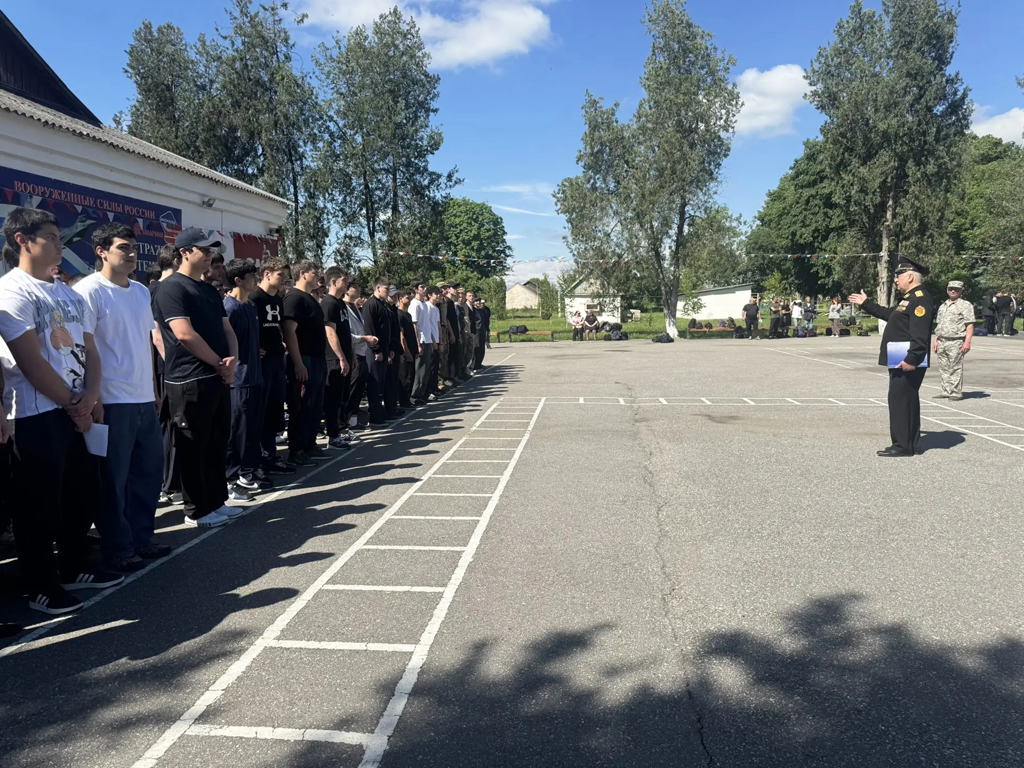 В Терском районе на базе Кадетской школы-интерната №3 г.п. Терек Минпросвещения КБР проходят учебные пятидневные военно-патриотические сборы